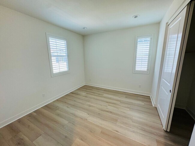 Building Photo - 8631 Mission Villa Dr