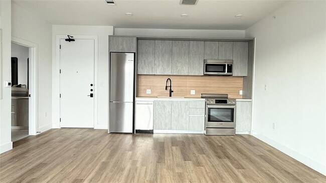 Building Photo - 4315 S Congress Ave