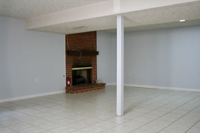 Building Photo - Lansdowne home with easy access to Nicholasville Rd  260602