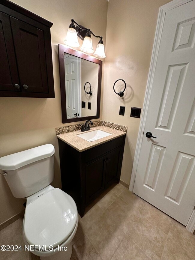 Building Photo - 555 Nightingale St