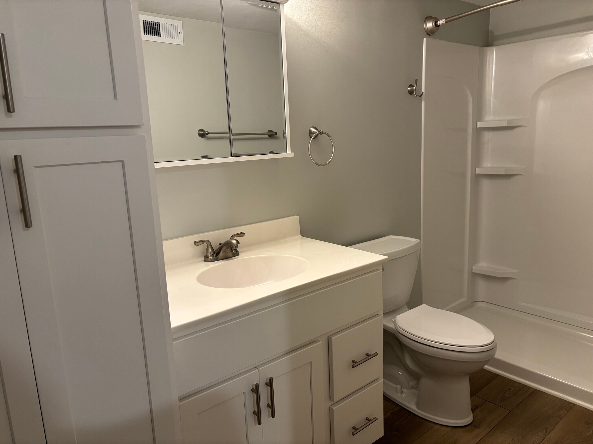 Building Photo - 1646 W 42nd St