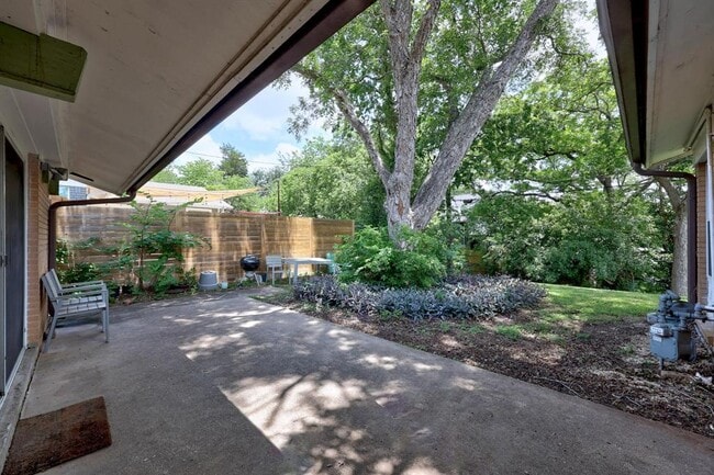 Building Photo - 4611 Lennox Dr