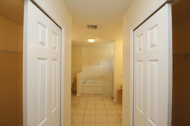 Building Photo - 885 Tavernier Cir NE