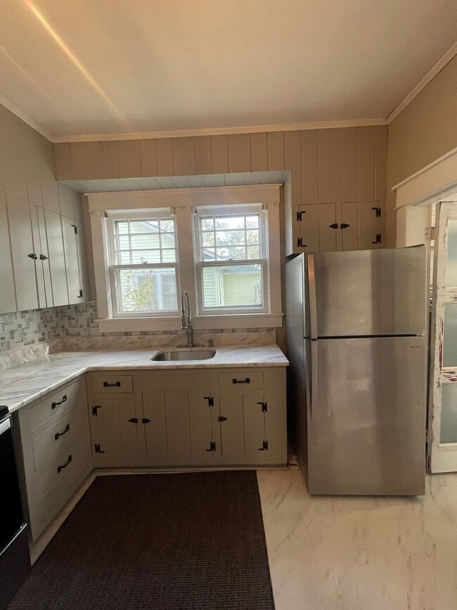 Building Photo - ?? COMING SOON ?? Charming 3 Bed / 1 Bath ...