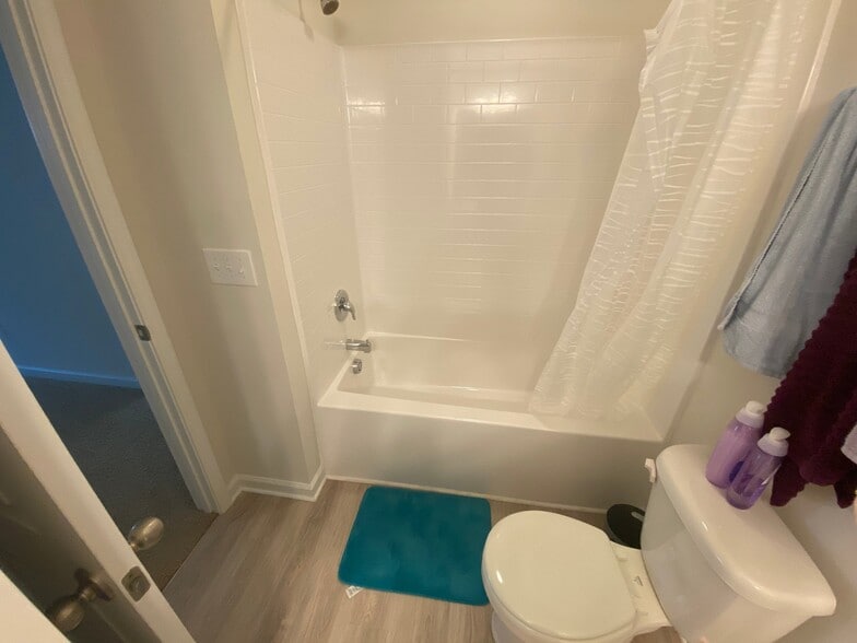 Building Photo - 1112 Sapphire Dr