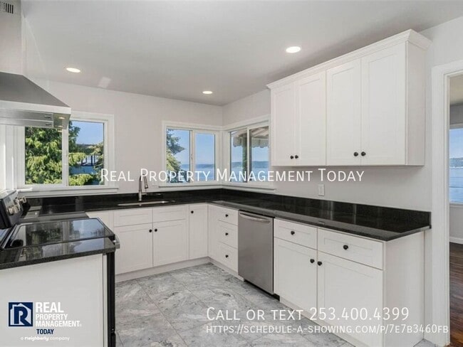 Building Photo - 5304 Hyada Blvd NE