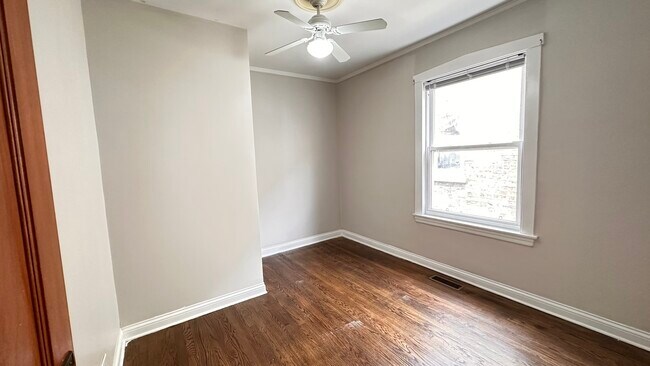 Building Photo - 5632 N St Louis Ave