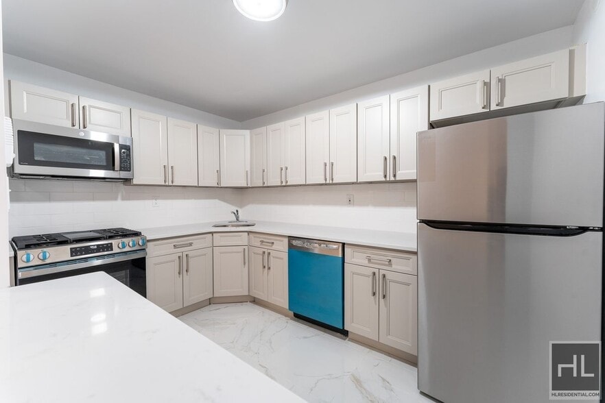 Building Photo - 72 DRIVE