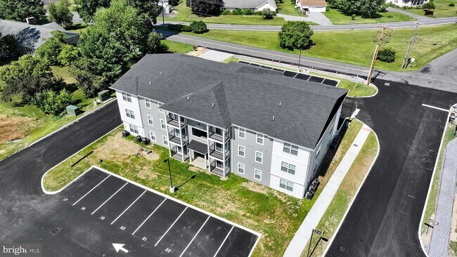 Building Photo - 1000 COLBY Ln
