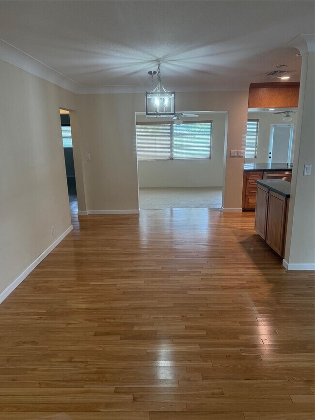 Building Photo - 1424 SE 12th Ave