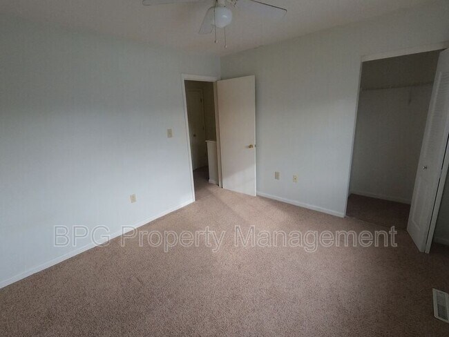 Building Photo - 605 Hamlet Ave