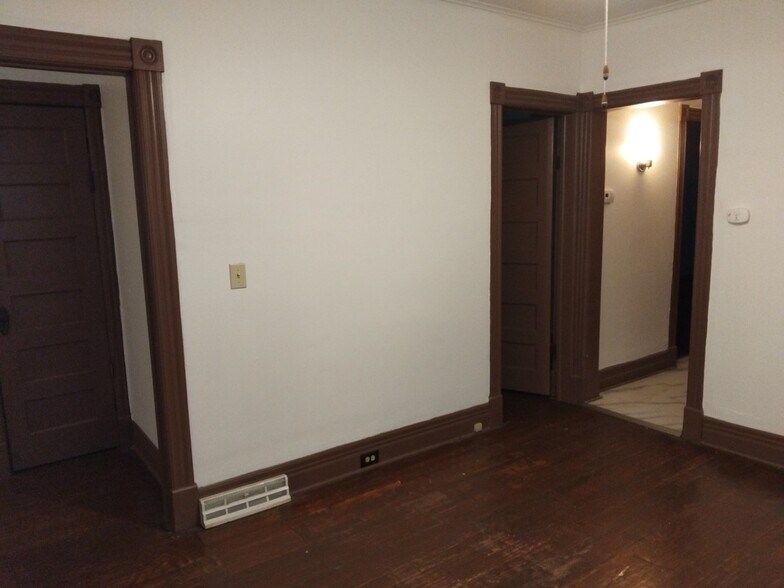 Building Photo - 593 3rd St