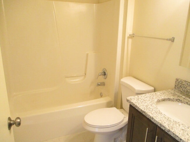 Building Photo - 514 Iona Ln