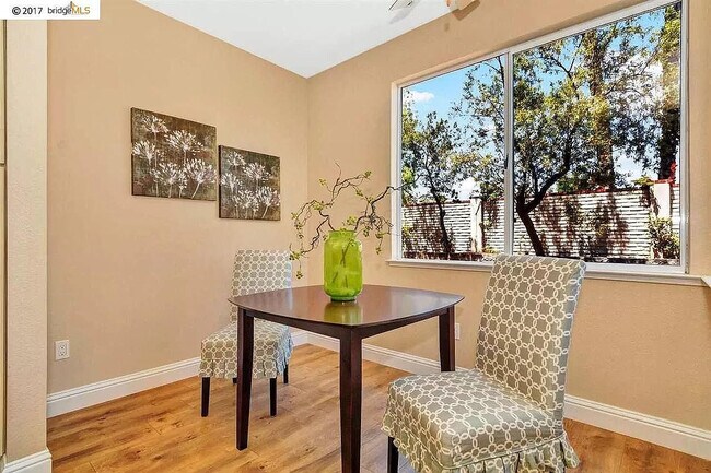 Building Photo - 4724 Cove Ln