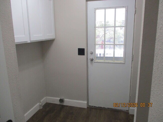 Building Photo - 3001 W Young