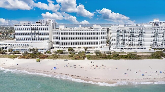 Primary Photo - 5555 Collins Ave