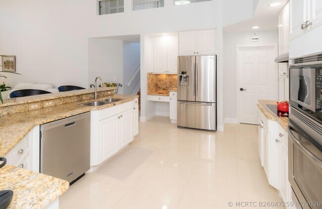 Building Photo - 10849 Bal Harbor Dr