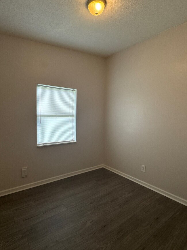 Building Photo - 1204 Carthage Dr