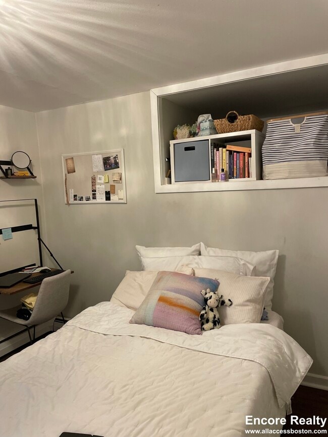 Building Photo - 153 Salem St