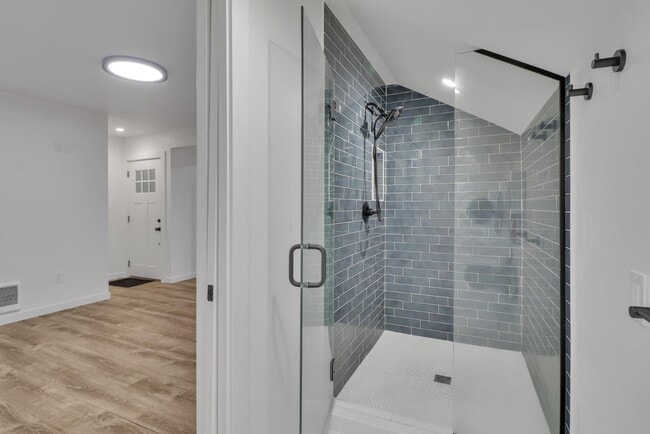 Building Photo - 721 N Stevens St