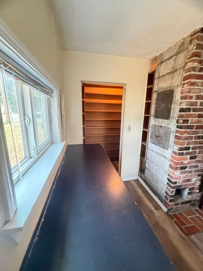 Building Photo - 363 E Elm St