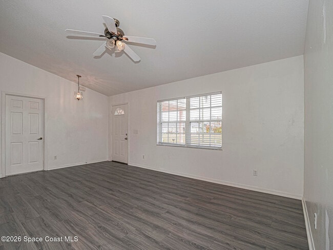 Building Photo - 483 Melrose Ln