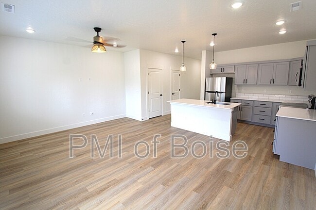 Building Photo - 123 Trifecta Ln