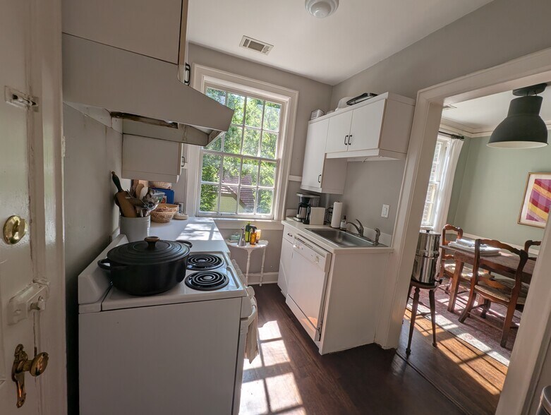 Kitchen - 1765 Peachtree St NE