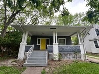 Building Photo - Charming Home Near Campus