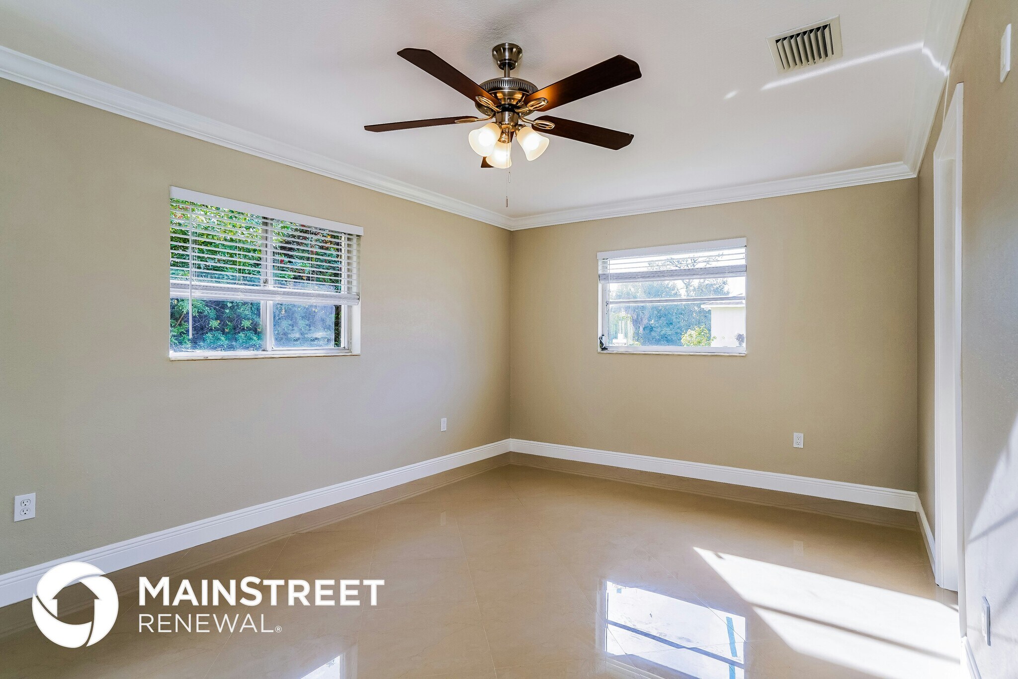 Building Photo - 300 East 10th Street