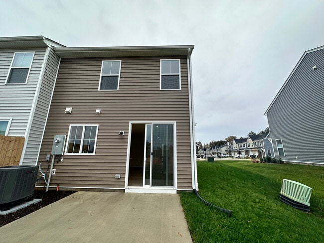Building Photo - 553 McCormick Farm Pl