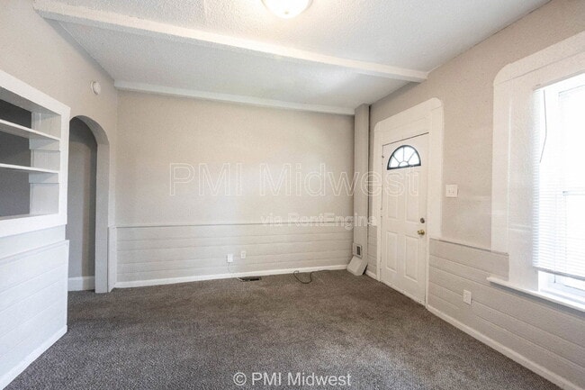 Building Photo - 240 N Beville Ave