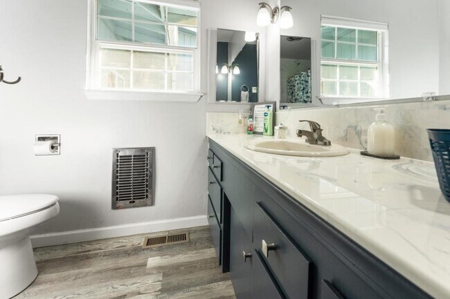 Building Photo - 255 Foots Creek Rd