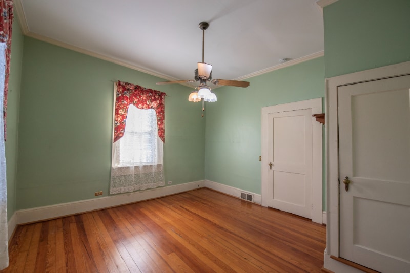 Building Photo - 209 W 1st St