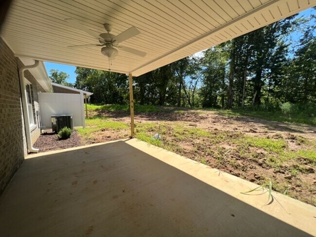 Building Photo - MOVE IN READY