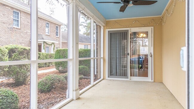 Building Photo - 401 Longwood Place