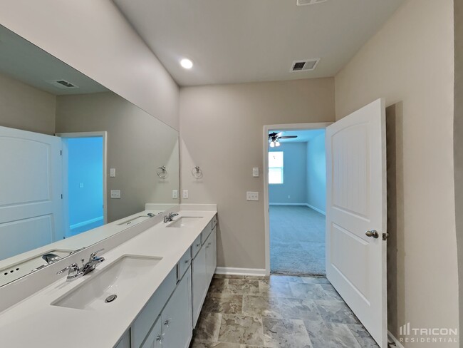 Building Photo - 4074 Beach Wy