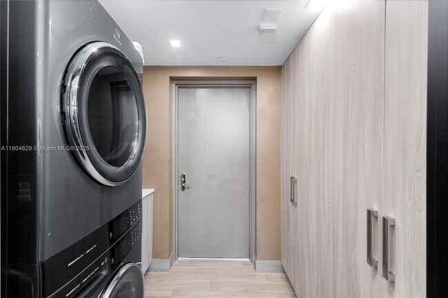 Building Photo - 19955 NE 38th Ct