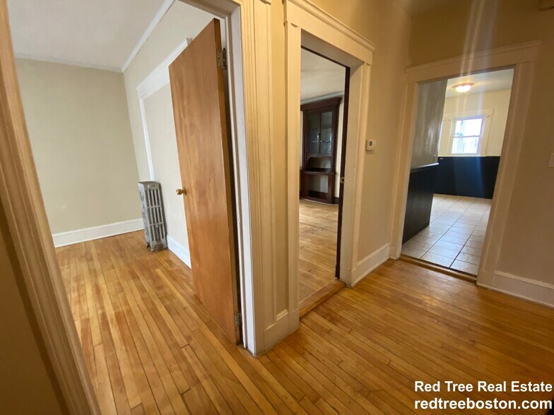 Building Photo - 12 Douglas Ave