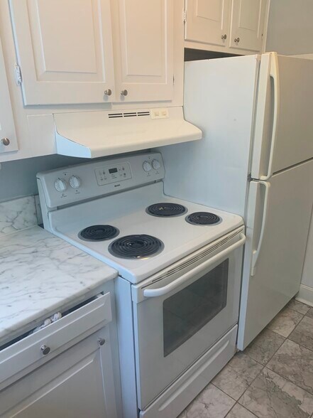 kitchen - 1121 Myrtle Ave