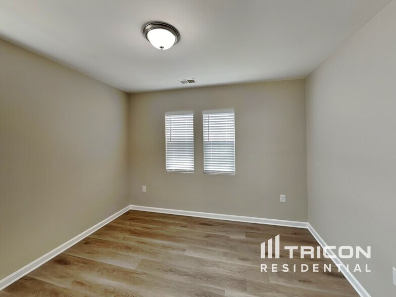 Building Photo - 305 Lameshur Ln
