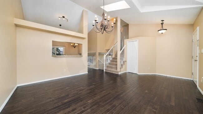 Building Photo - Amazing Fairfax Quad Level 4 bedroom, 3 ba...