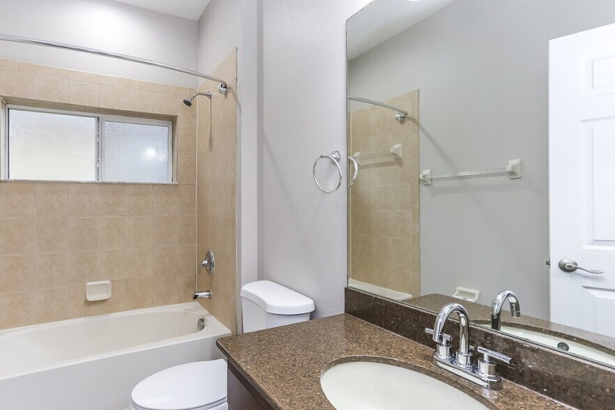 Building Photo - 1762 Mira Lago Cir