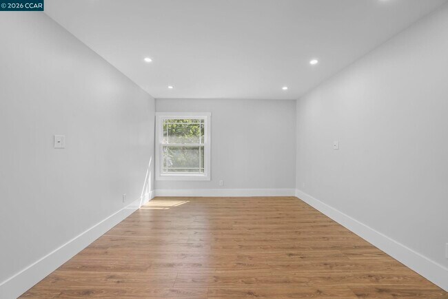 Building Photo - 1325 Hopkins St
