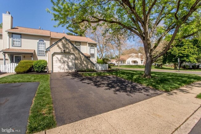 Building Photo - 1739 McNelis Dr