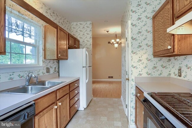 Building Photo - 5 Eastwick Ct