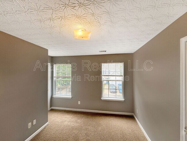 Building Photo - 445 Spring Head Ct