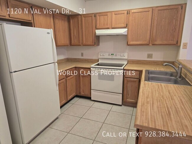 Building Photo - 1120 N Val Vista Dr