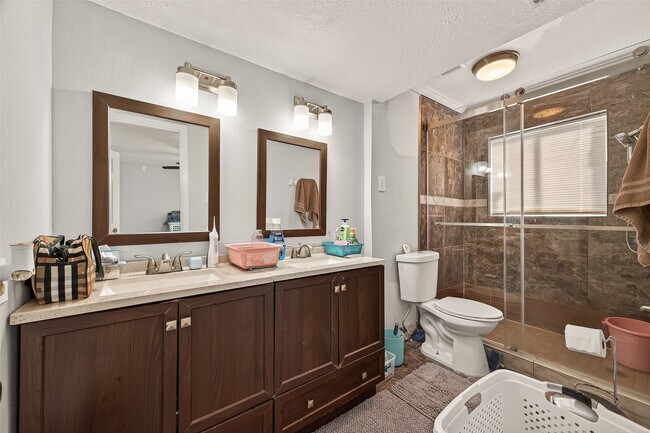 Building Photo - 13175 Clarewood Dr