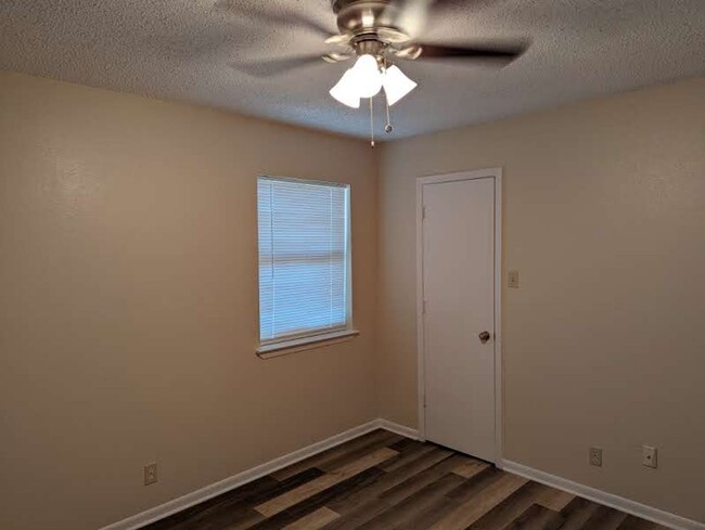 Building Photo - Updated 4 Bedroom, 2 Bath Home in Whitehou...